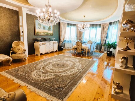 8 otaqlı həyət evi/bağ evi - Şüvəlan q. - 450 m²