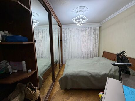 3 otaqlı köhnə tikili - 8 Noyabr m. - 97 m²