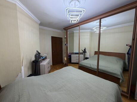 3 otaqlı köhnə tikili - 8 Noyabr m. - 97 m²