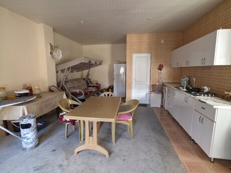 6 otaqlı həyət evi/bağ evi - Bakıxanov q. - 260 m²
