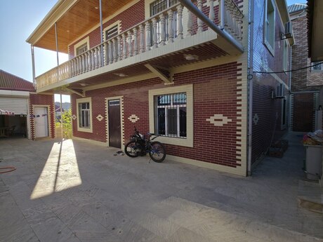 6 otaqlı həyət evi/bağ evi - Bakıxanov q. - 260 m²