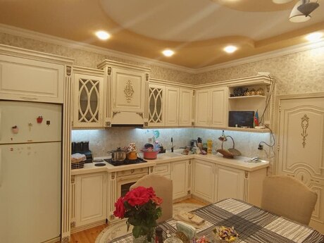 6 otaqlı həyət evi/bağ evi - Suraxanı r. - 240 m²