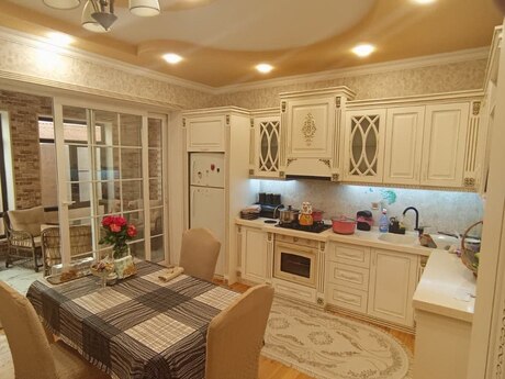 6 otaqlı həyət evi/bağ evi - Suraxanı r. - 240 m²