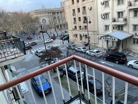 2 otaqlı köhnə tikili - 28 May m. - 80 m²