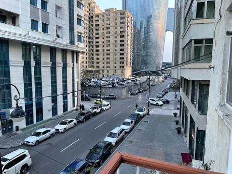 2 otaqlı köhnə tikili - 28 May m. - 80 m²
