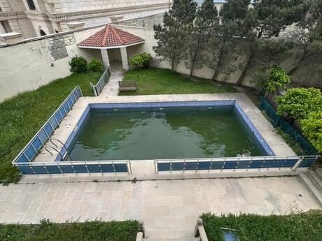 8 otaqlı həyət evi/bağ evi - Səbail r. - 500 m²