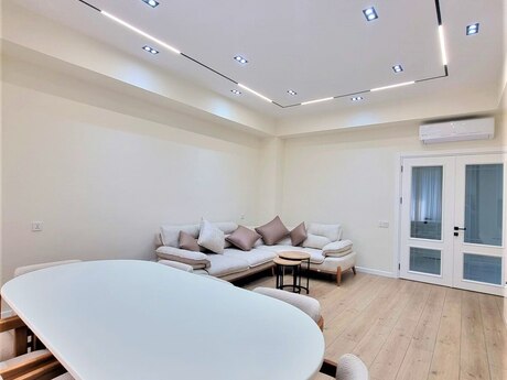 3 otaqlı köhnə tikili - Ağ şəhər q. - 130 m²