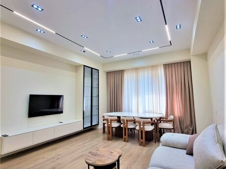 3 otaqlı köhnə tikili - Ağ şəhər q. - 130 m²