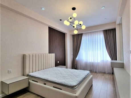 3 otaqlı köhnə tikili - Ağ şəhər q. - 130 m²