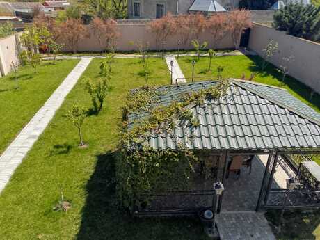 4 otaqlı həyət evi/bağ evi - Novxanı q. - 250 m²