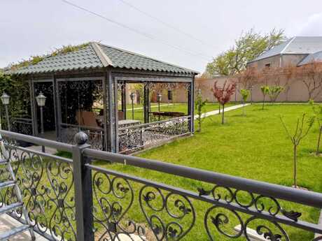 4 otaqlı həyət evi/bağ evi - Novxanı q. - 250 m²