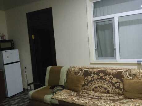 2 otaqlı həyət evi/bağ evi - İnşaatçılar m. - 60 m²