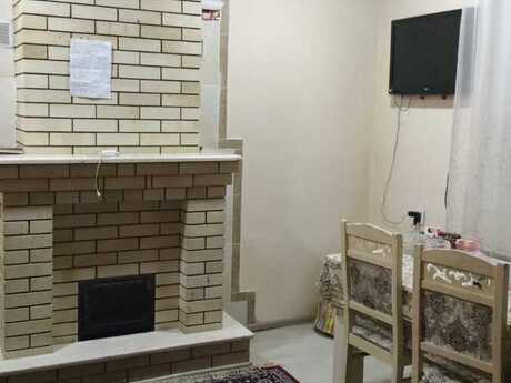 2 otaqlı həyət evi/bağ evi - İnşaatçılar m. - 60 m²