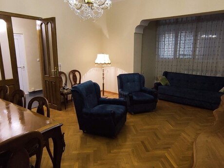 5 otaqlı köhnə tikili - 7-ci mikrorayon q. - 135 m²