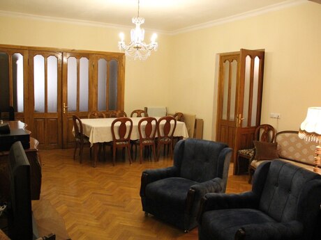 5 otaqlı köhnə tikili - 7-ci mikrorayon q. - 135 m²
