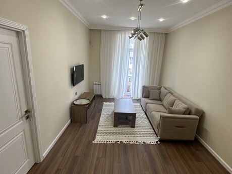 2 otaqlı köhnə tikili - Elmlər Akademiyası m. - 65 m²