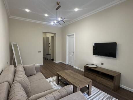 2 otaqlı köhnə tikili - Elmlər Akademiyası m. - 65 m²