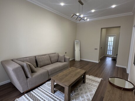 2 otaqlı köhnə tikili - Elmlər Akademiyası m. - 65 m²