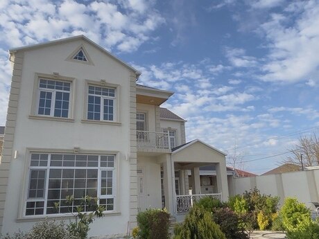 4 otaqlı həyət evi/bağ evi - Şağan q. - 200 m²