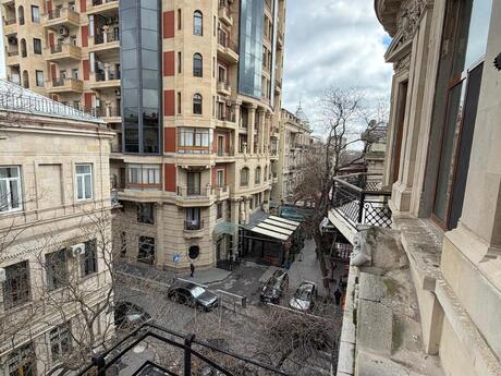 Объявление №6070899 - Баку, м. Сахил, 3-комн., 105 м², 3/3 этаж