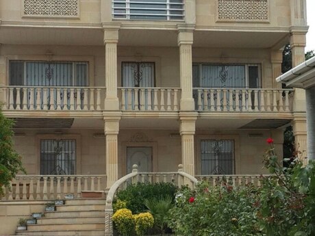5 otaqlı həyət evi/bağ evi - Novxanı q. - 300 m²
