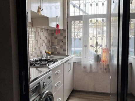 3 otaqlı həyət evi/bağ evi - Azadlıq Prospekti m. - 150 m²