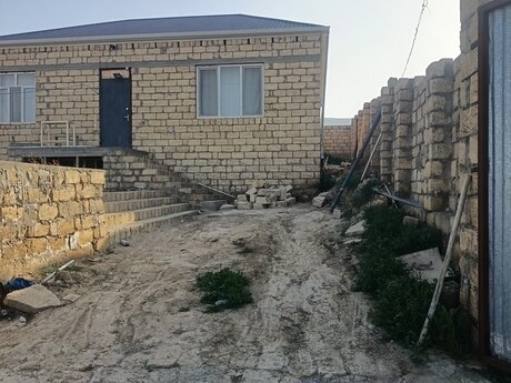 5 otaqlı həyət evi/bağ evi - Qobu q. - 120 m²