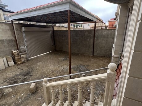 6 otaqlı həyət evi/bağ evi - Qaraçuxur q. - 300 m²