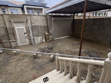6 otaqlı həyət evi/bağ evi - Qaraçuxur q. - 300 m²