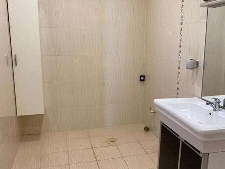 5 otaqlı həyət evi/bağ evi - Şüvəlan q. - 240 m²