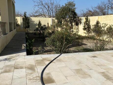 5 otaqlı həyət evi/bağ evi - Şüvəlan q. - 240 m²