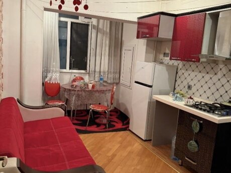 2 otaqlı köhnə tikili - Azadlıq Prospekti m. - 50 m²