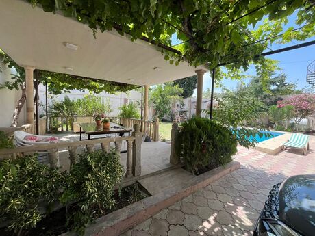 4 otaqlı həyət evi/bağ evi - Novxanı q. - 220 m²