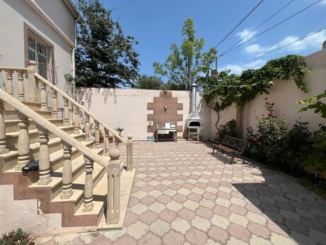4 otaqlı həyət evi/bağ evi - Novxanı q. - 220 m²