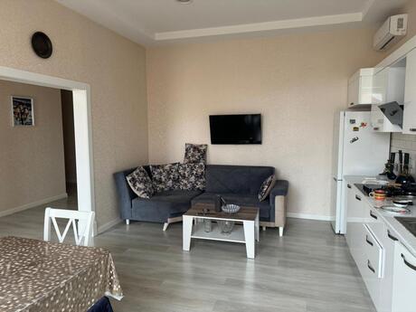 4 otaqlı həyət evi/bağ evi - Şüvəlan q. - 200 m²