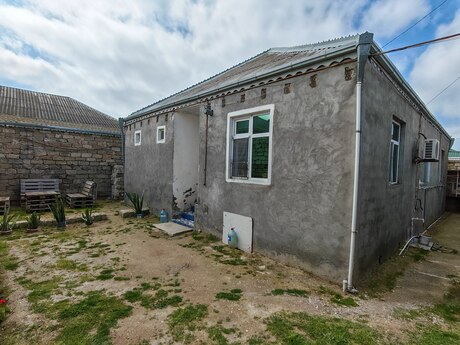 4 otaqlı həyət evi/bağ evi - Binə q. - 140 m²