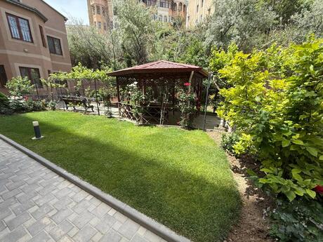 10 otaqlı həyət evi/bağ evi - Badamdar q. - 350 m²