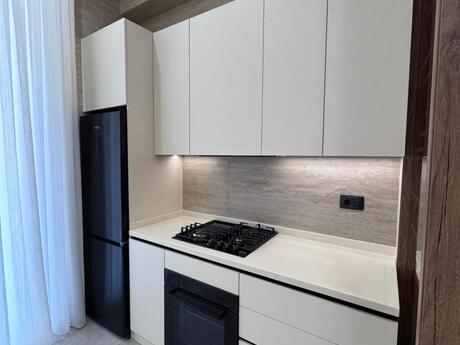 3-комн. новостройка - м. 28 мая - 100 м²