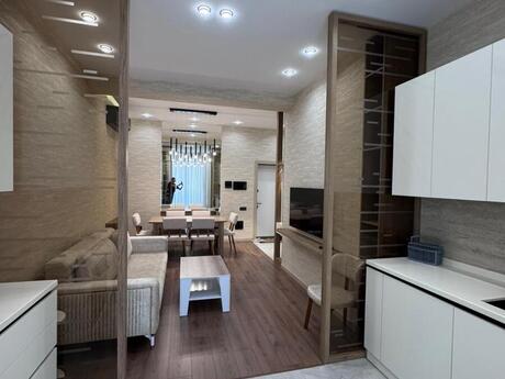 3-комн. новостройка - м. 28 мая - 100 м²