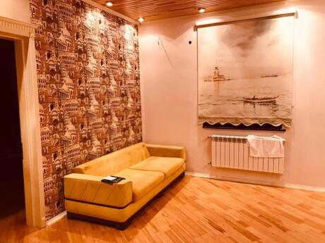 4 otaqlı həyət evi/bağ evi - Xətai r. - 210 m²
