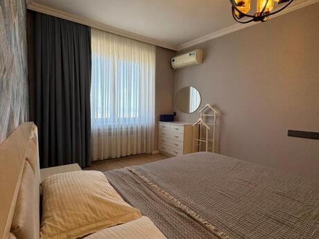 3 otaqlı köhnə tikili - Yeni Günəşli q. - 70 m²