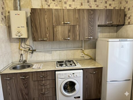 4 otaqlı köhnə tikili - 28 May m. - 120 m²