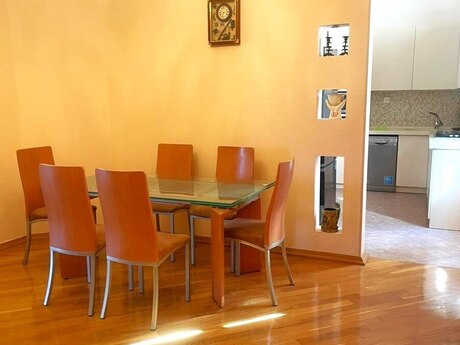 4 otaqlı köhnə tikili - İçəri Şəhər m. - 130 m²