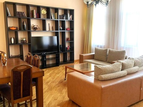 4 otaqlı köhnə tikili - İçəri Şəhər m. - 130 m²