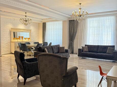 4 otaqlı yeni tikili - Ağ şəhər q. - 210 m²