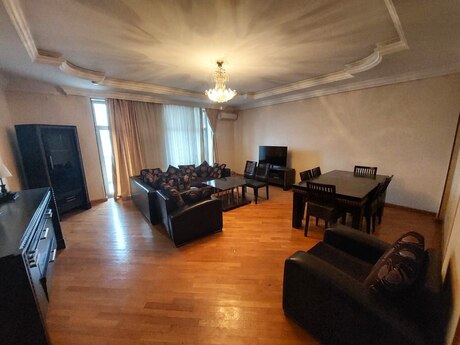 4 otaqlı yeni tikili - Nizami m. - 215 m²