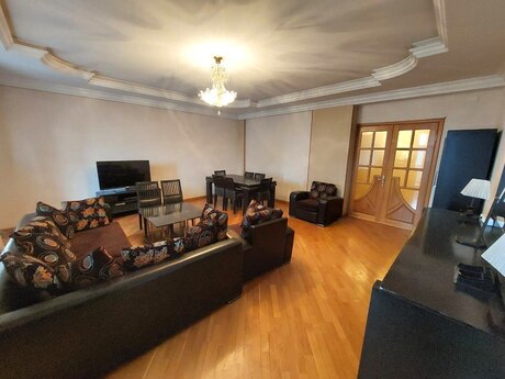 4 otaqlı yeni tikili - Nizami m. - 215 m²