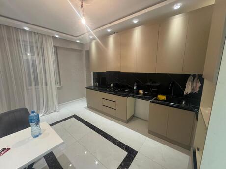 4 otaqlı yeni tikili - Ağ şəhər q. - 142 m²
