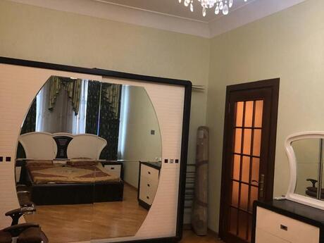 2 otaqlı köhnə tikili - 28 May m. - 70 m²