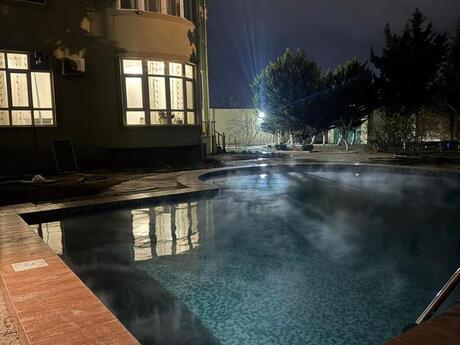 4 otaqlı həyət evi/bağ evi - Novxanı q. - 250 m²